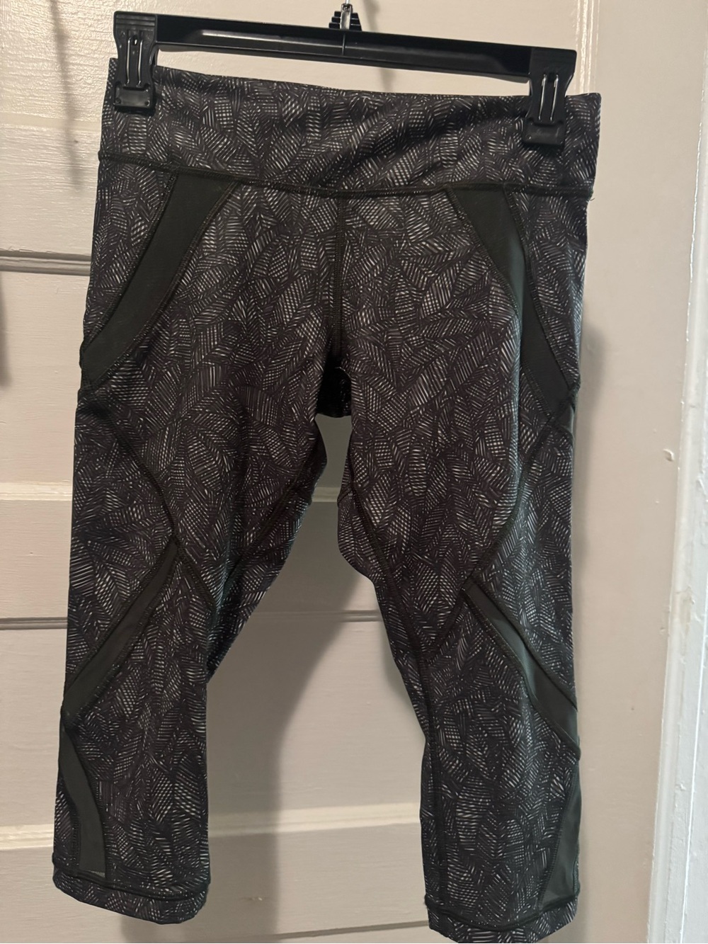 lululemon athletica Hunter Green Geometric-Print Capri Leggings with Mesh Insets
